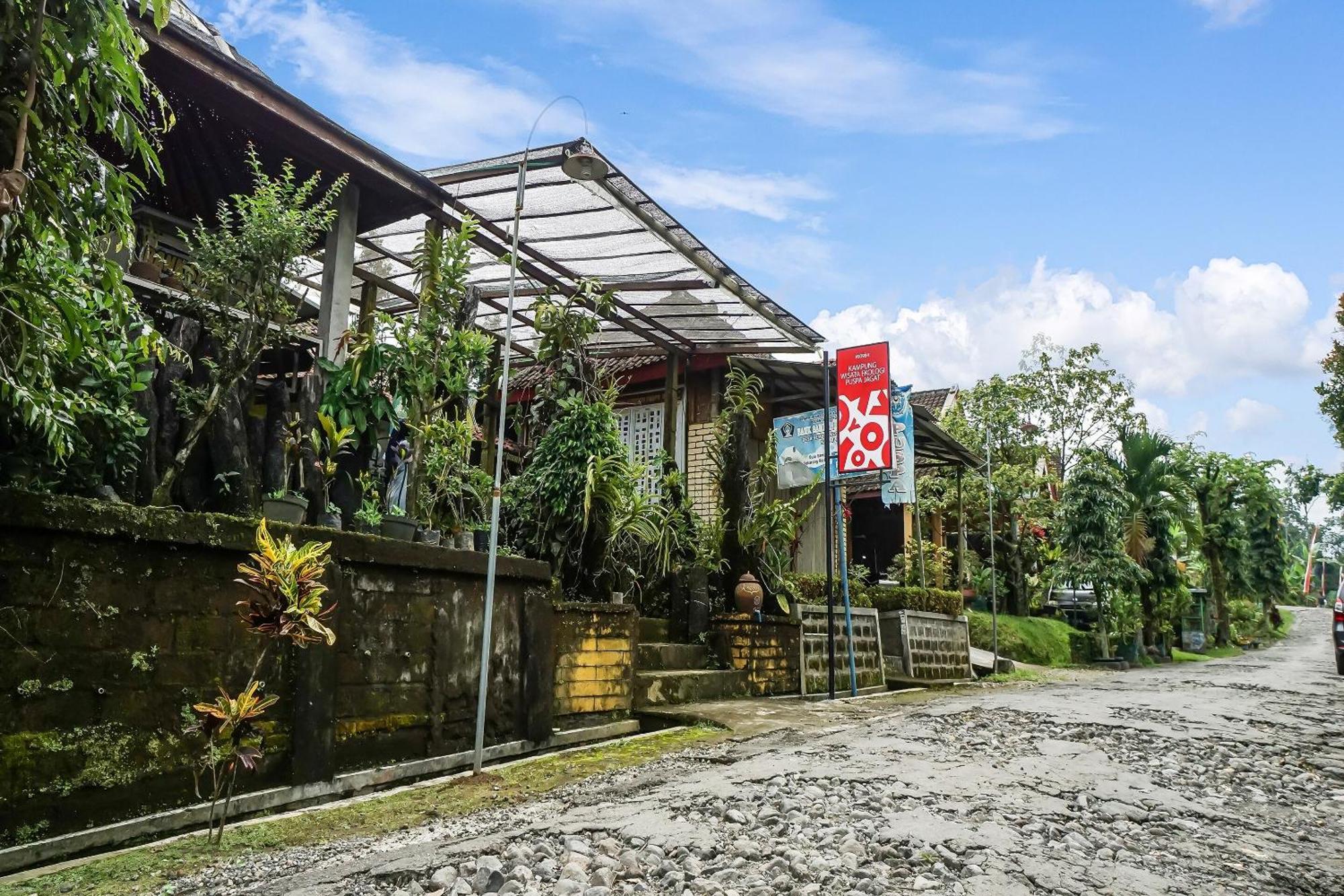 Oyo Homes 90984 Kampung Wisata Ekologi Puspa Jagadneargunung Kelud Blitar Dış mekan fotoğraf