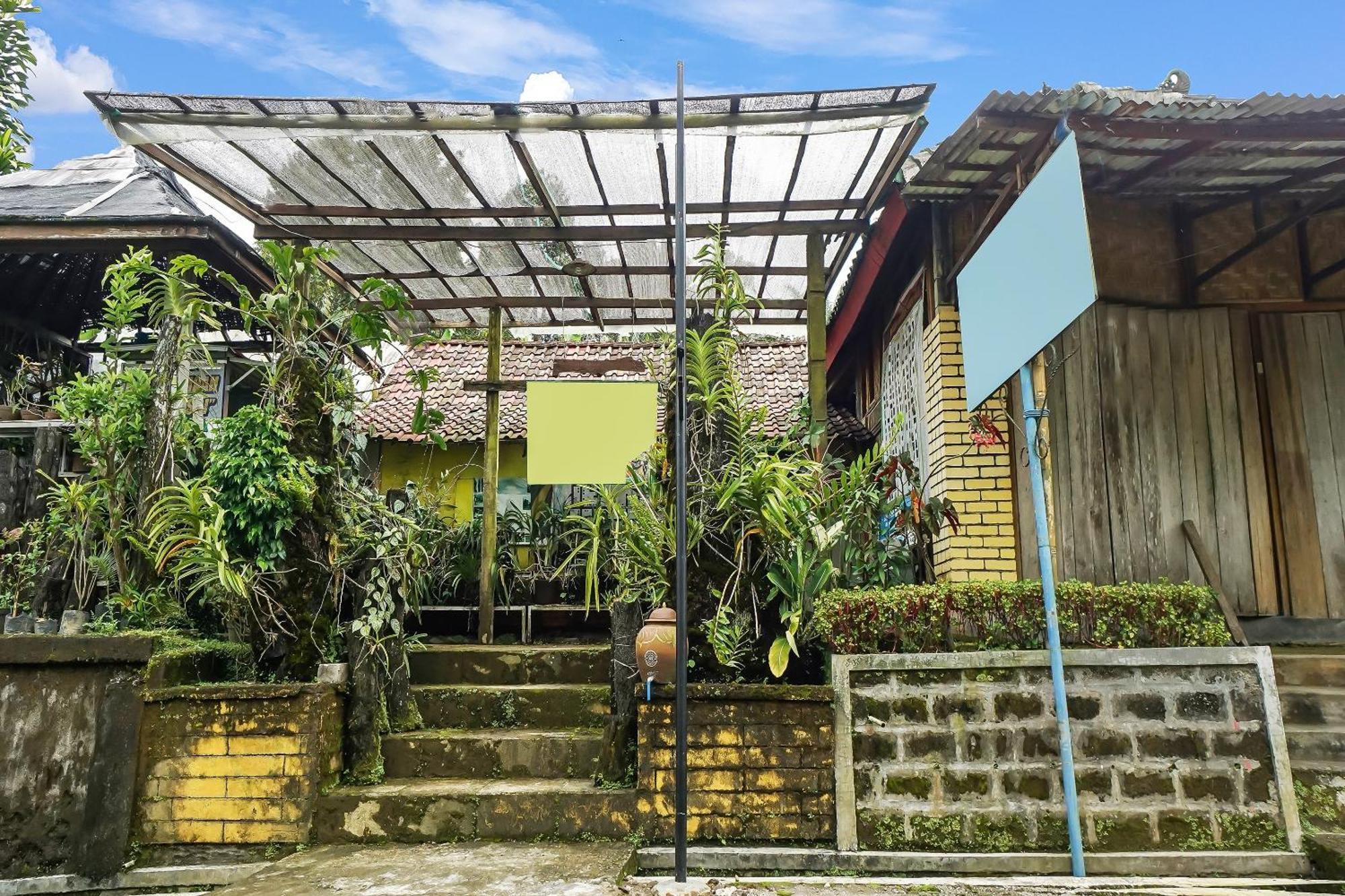 Oyo Homes 90984 Kampung Wisata Ekologi Puspa Jagadneargunung Kelud Blitar Dış mekan fotoğraf